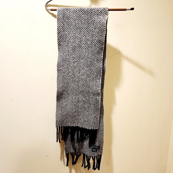Ralph Lauren Chic Black and White Lambswool Unisex Scarf - Picture 3 of 8